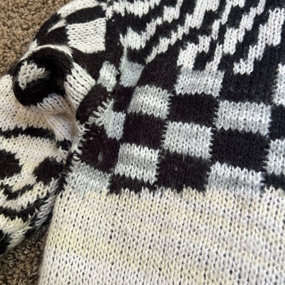 Urban Outfitters Black and Gray Patterned Sweater - Picture 11 of 15